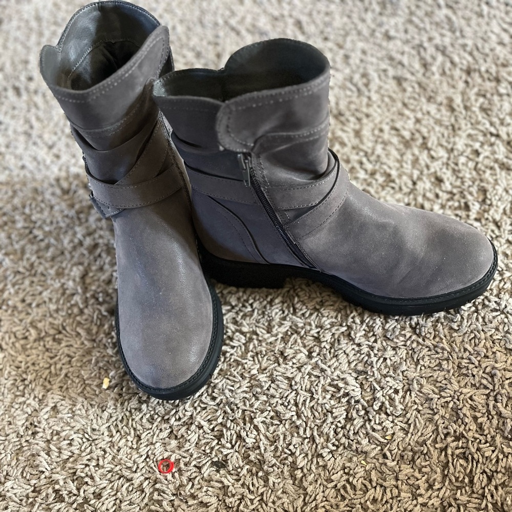 Gray Suede leather boots by Maurice’s size 8.5. Zip up the side